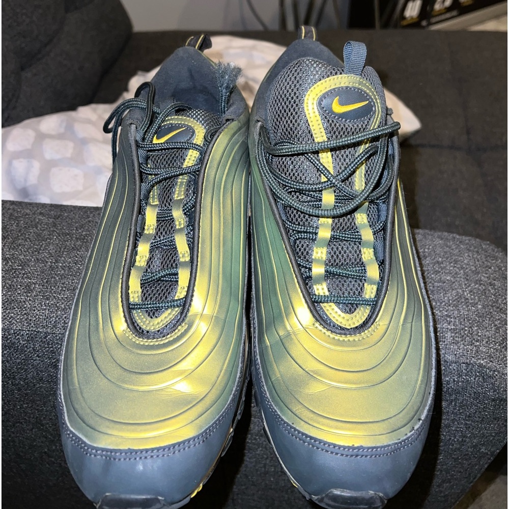 Air Nikes good condition